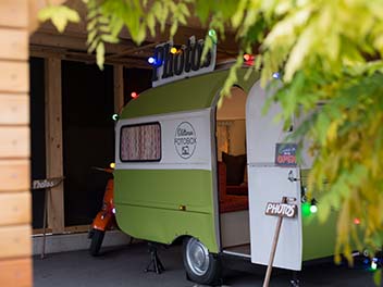 Oldtimer Wohnwagen inklusive Fotobox garage